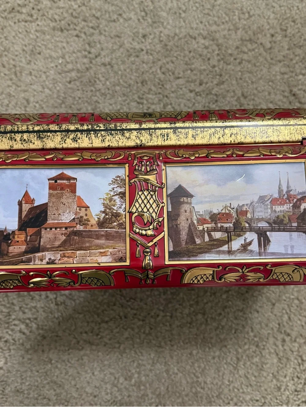 2005 Lebkuchen- Schmidt Tin Chest Nurnberg Hauptmarkt With Castle Around 1800